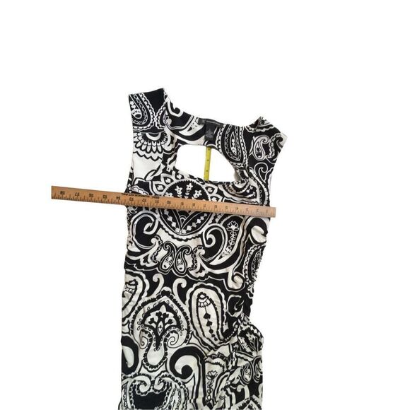 International concepts white  and black body con dress with keyhole  Size 10 - Picture 11 of 14